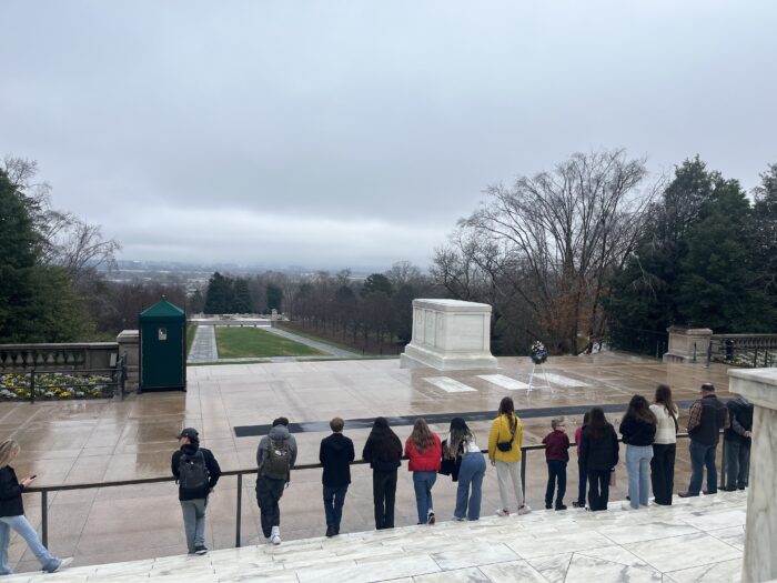 Students overlooking the Tomb of the Unknown Soldier