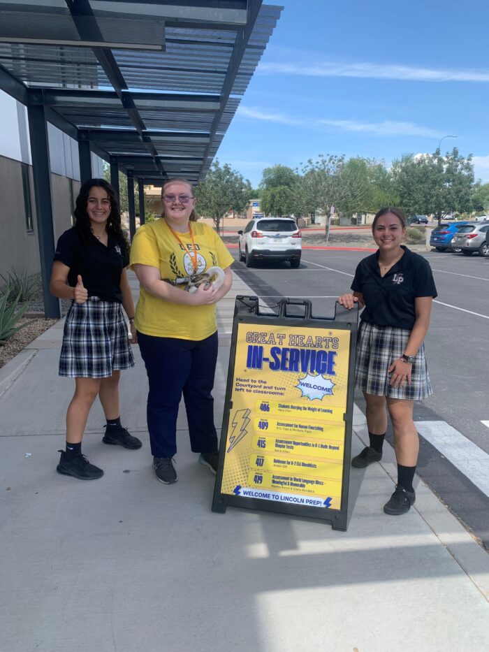 Teacher and students welcoming Teachers for Fall In Service