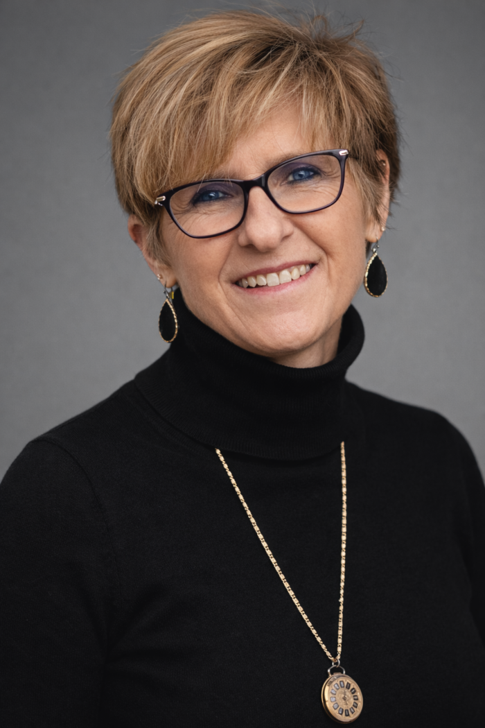 Heather Washburn Headshot