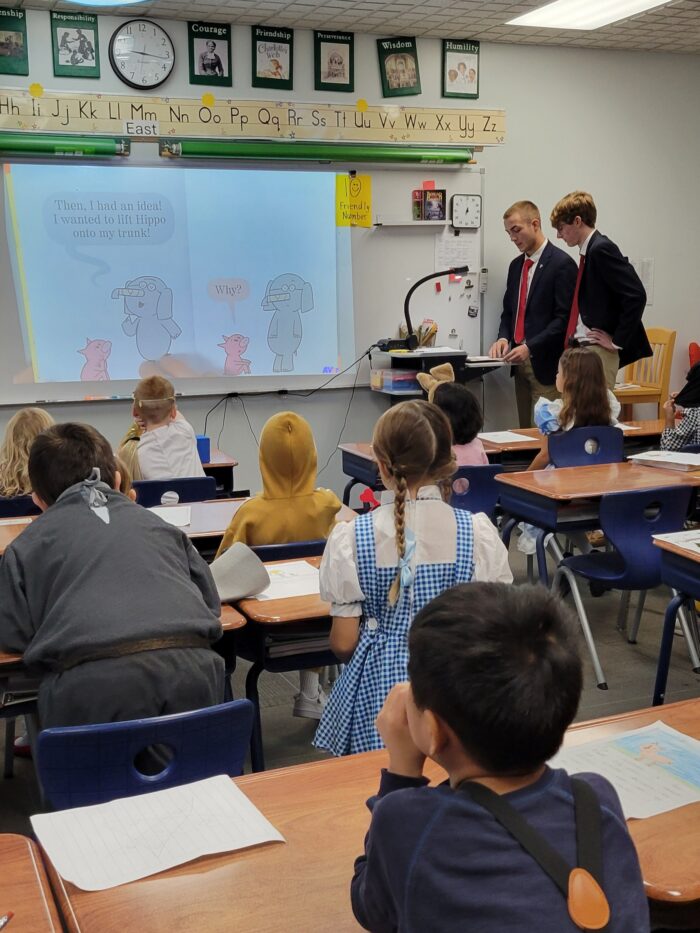 Seniors reading to archway students
